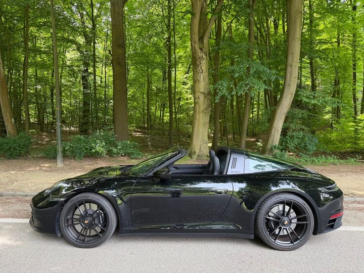 Porsche 911 4 GTS 2023, We Love Cars Bruxelles